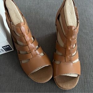 NEW Womens ROCKPORT Briah Gladiator Tan Leather Sandals Size 9.5 M